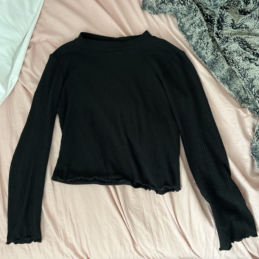 Long sleeve black shirt. Just bought it but it’s short on me but good condition.